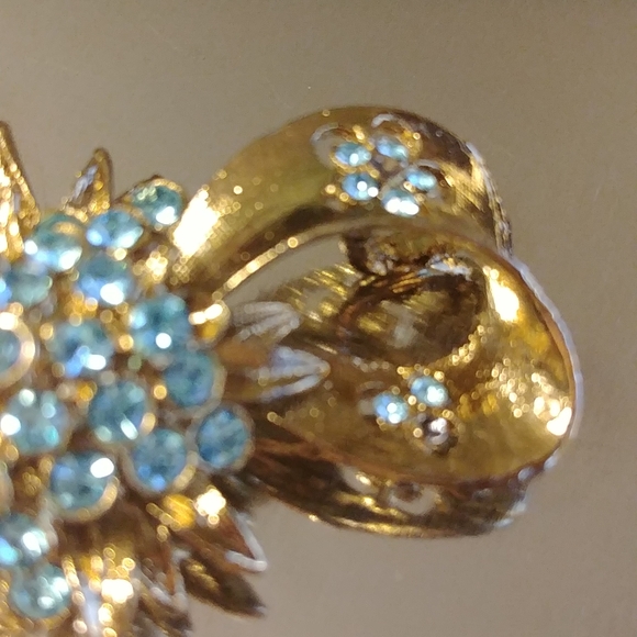 🎉2/$16 Oversized Pendant Brass Antique Gold and Blue Crystal Costume Jewelry - Picture 5 of 10